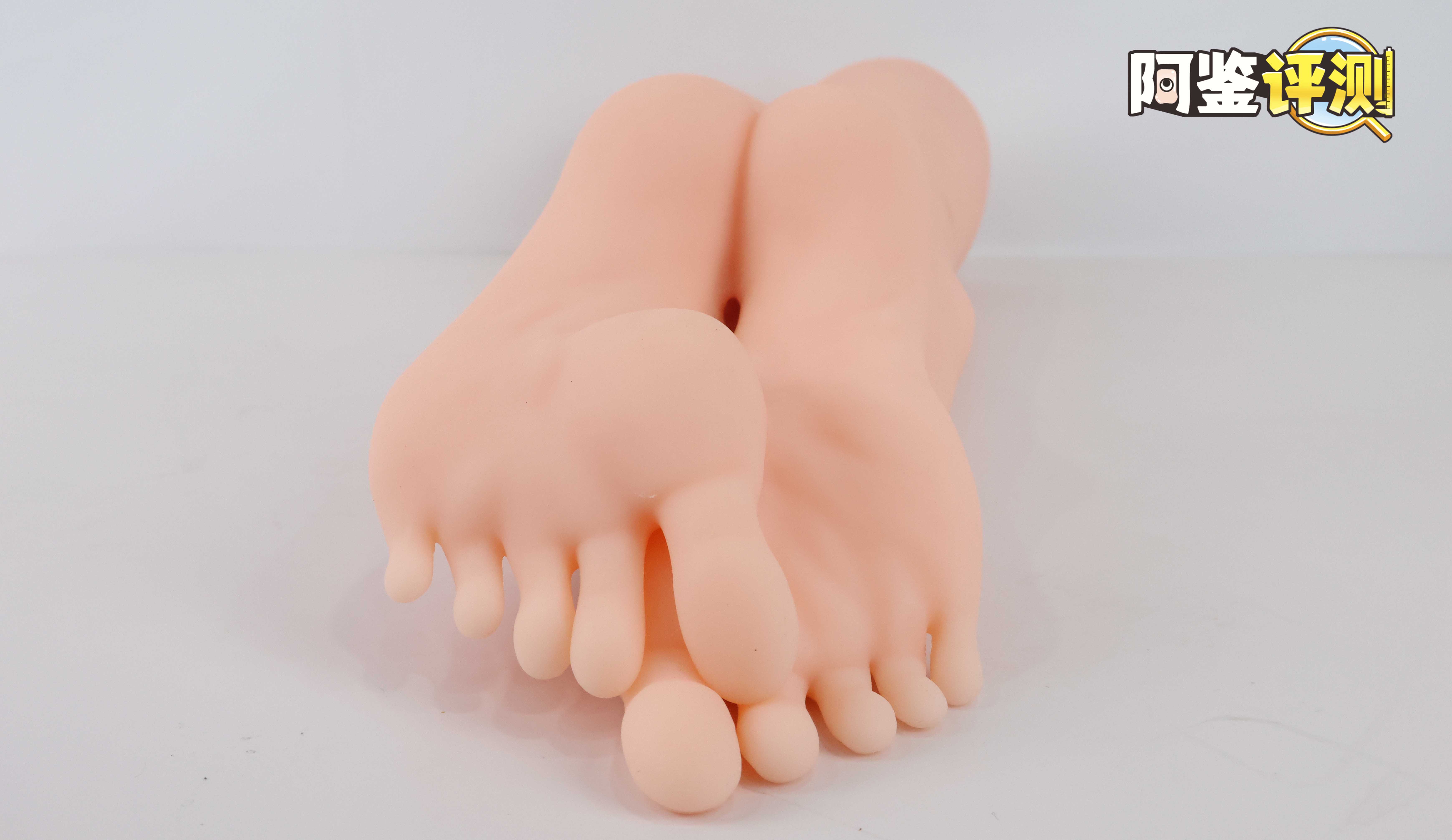 国产大魔王-jiojio评测!足控性癖大满足!难得一个可以使用的“玉足”