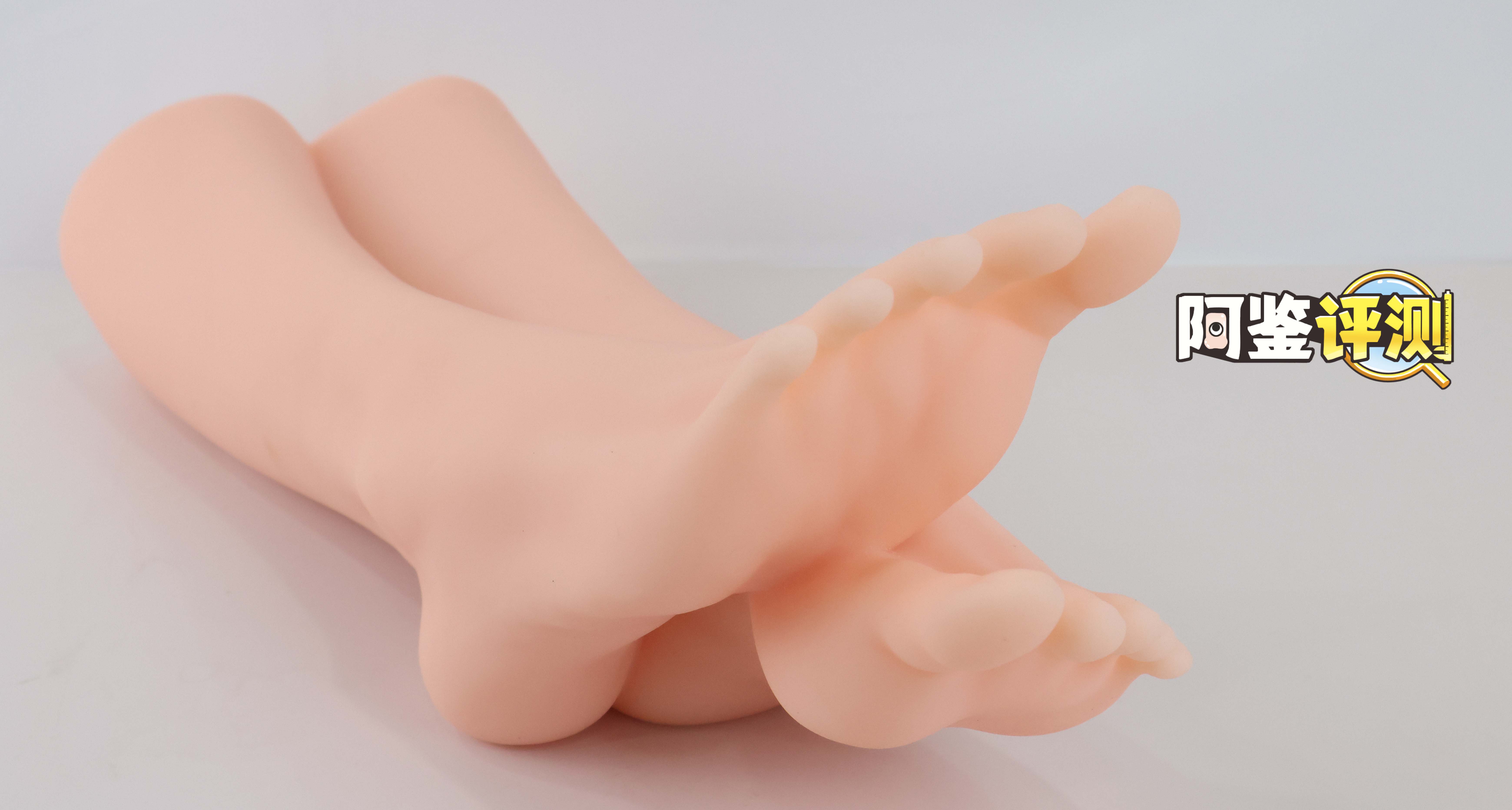 国产大魔王-jiojio评测!足控性癖大满足!难得一个可以使用的“玉足”