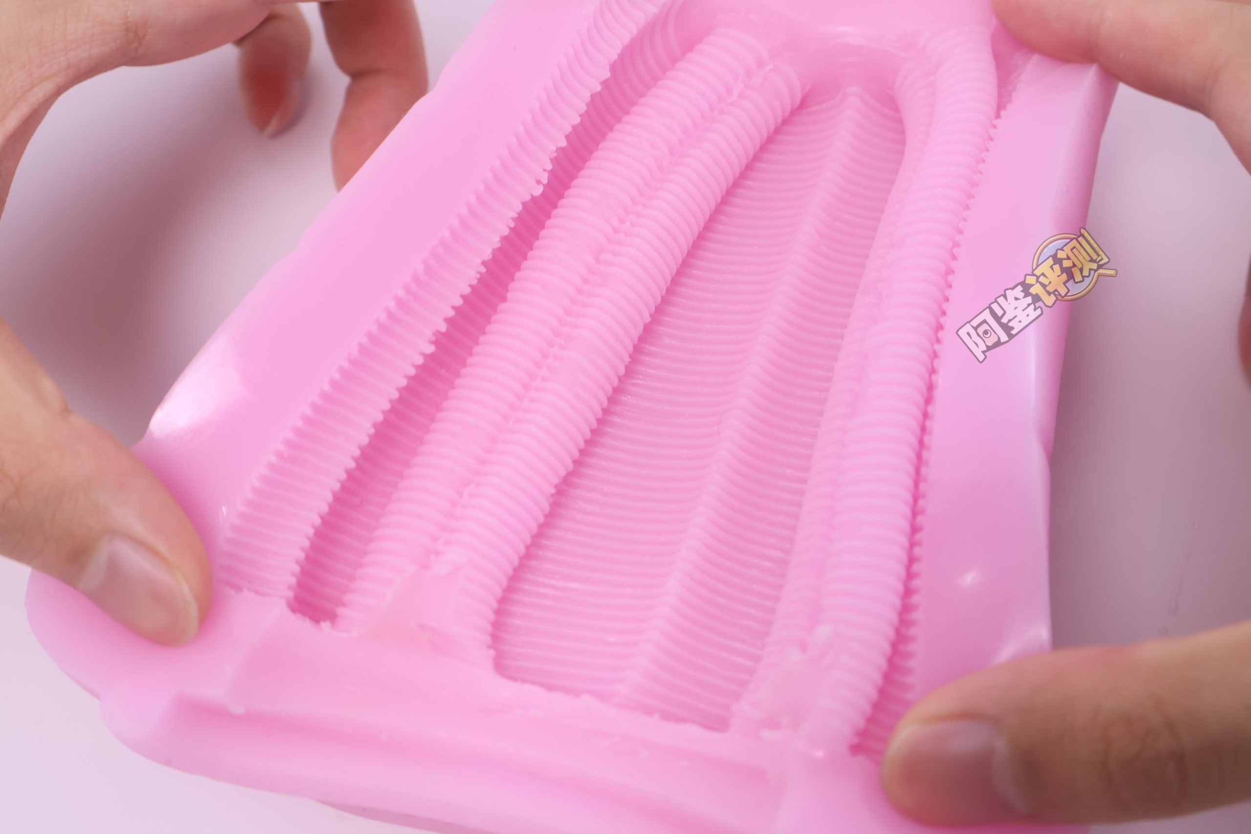 火炮——“口交皇后”评测!试图做出上下都有舌头的口交感,但实际结果相当平淡