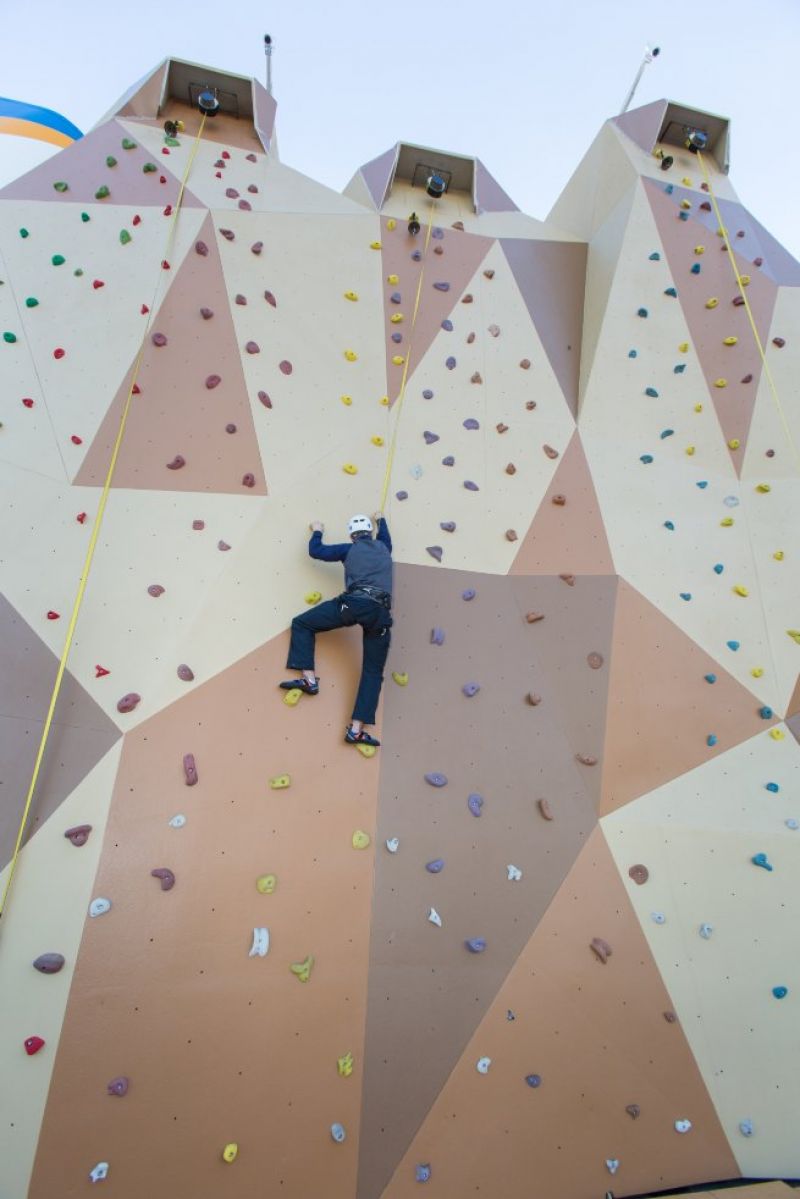 汤马托易士——“美优酱一年调教”评测!密布圆形石块的通道,把我的龟头狠狠卡住了...