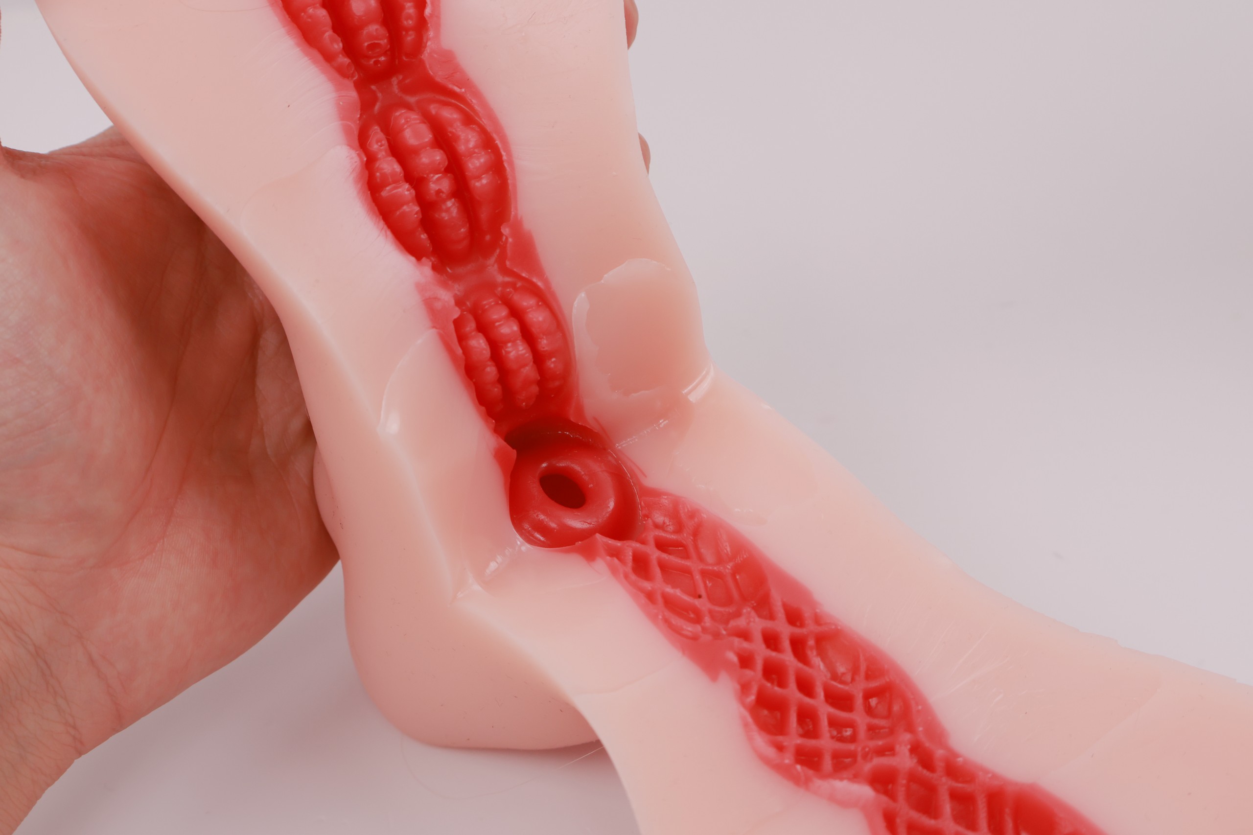 lovefactor——“职场魅魔”评测!在日本流行的剐蹭感设计,终于得到了一个厚实优质的"肉体"