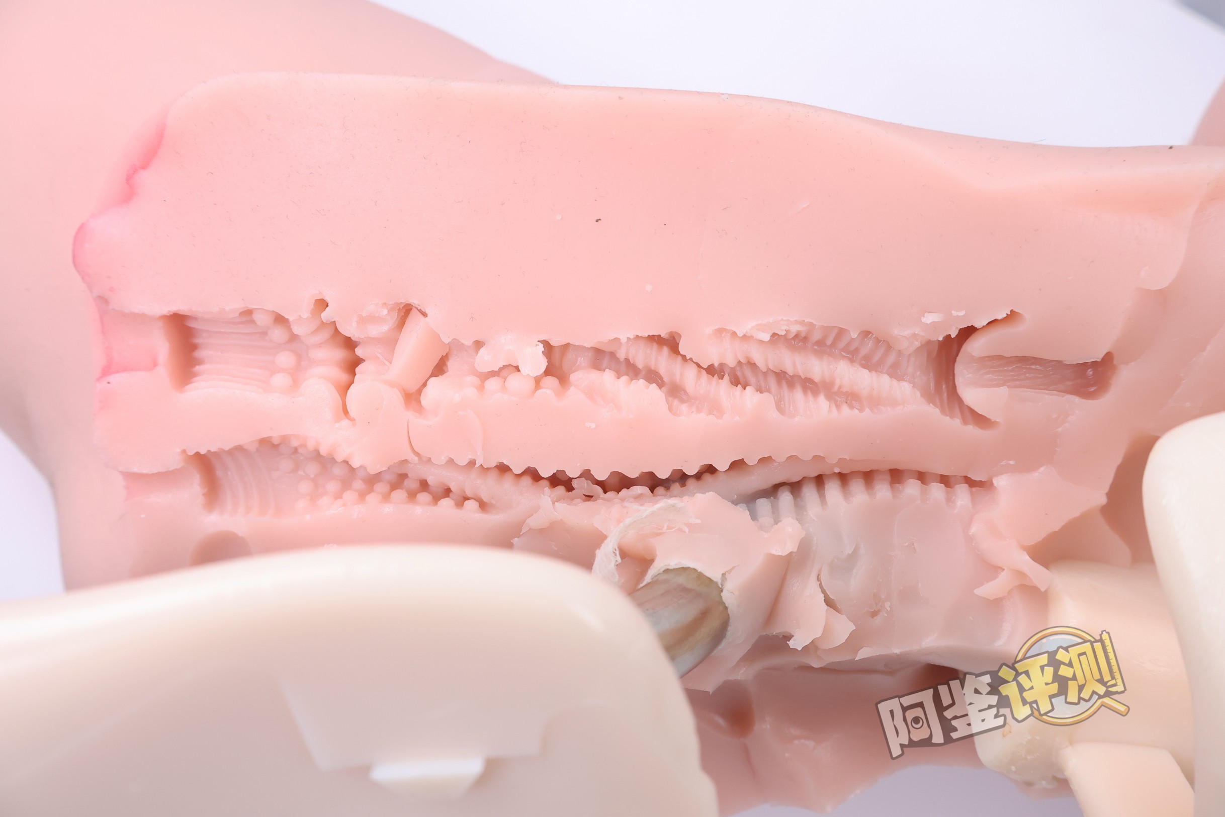 杯多多——“乳穴牛娘”评测!造型虽然看着还不错,但怎么又给我几把撞到骨架上头去了?!