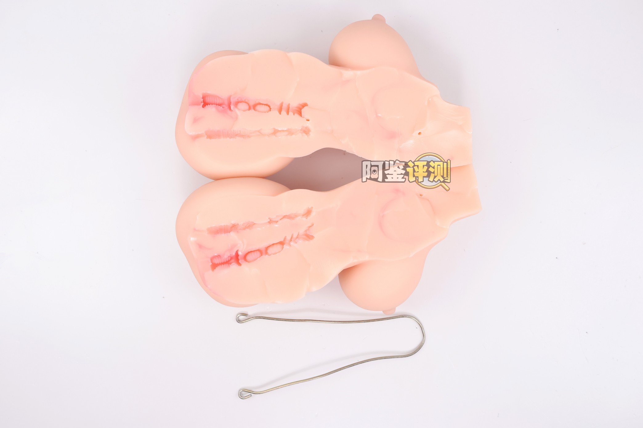 杯多多——“乳穴牛娘”评测!造型虽然看着还不错,但怎么又给我几把撞到骨架上头去了?!