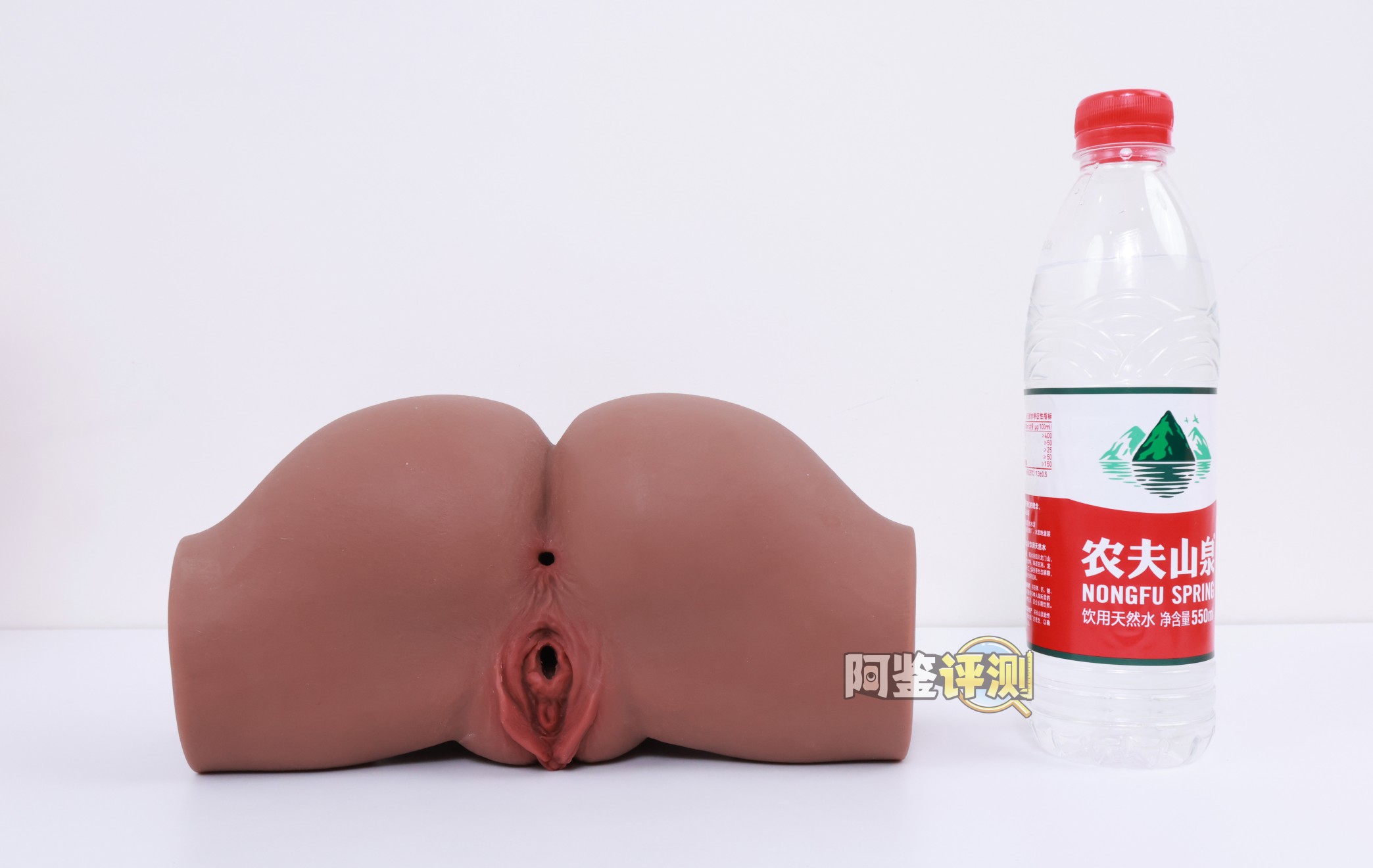 muni——“埃及艳后”评测!一字马开腿型的黑皮小臀模,因为双通道太接近导致末端出现了开裂