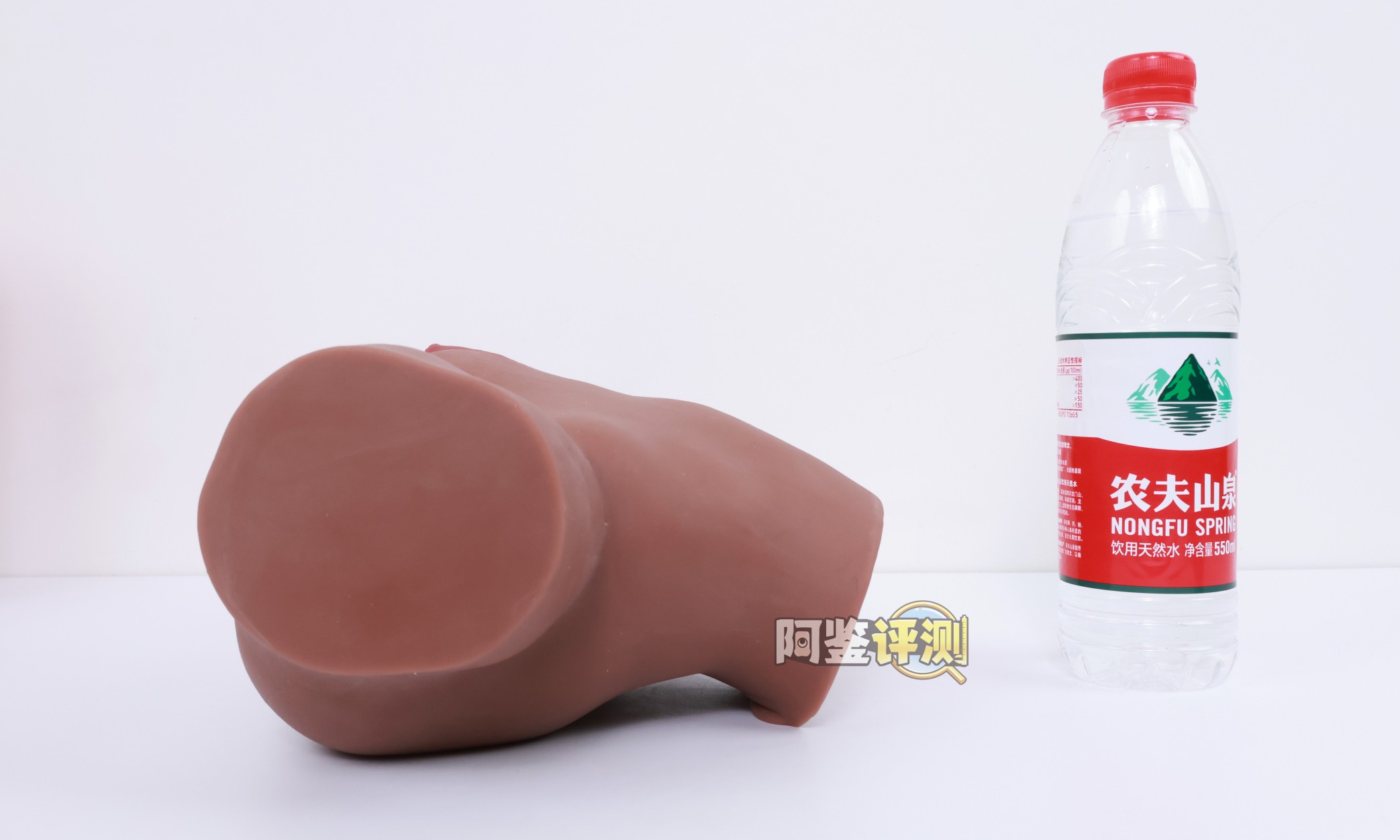 muni——“埃及艳后”评测!一字马开腿型的黑皮小臀模,因为双通道太接近导致末端出现了开裂