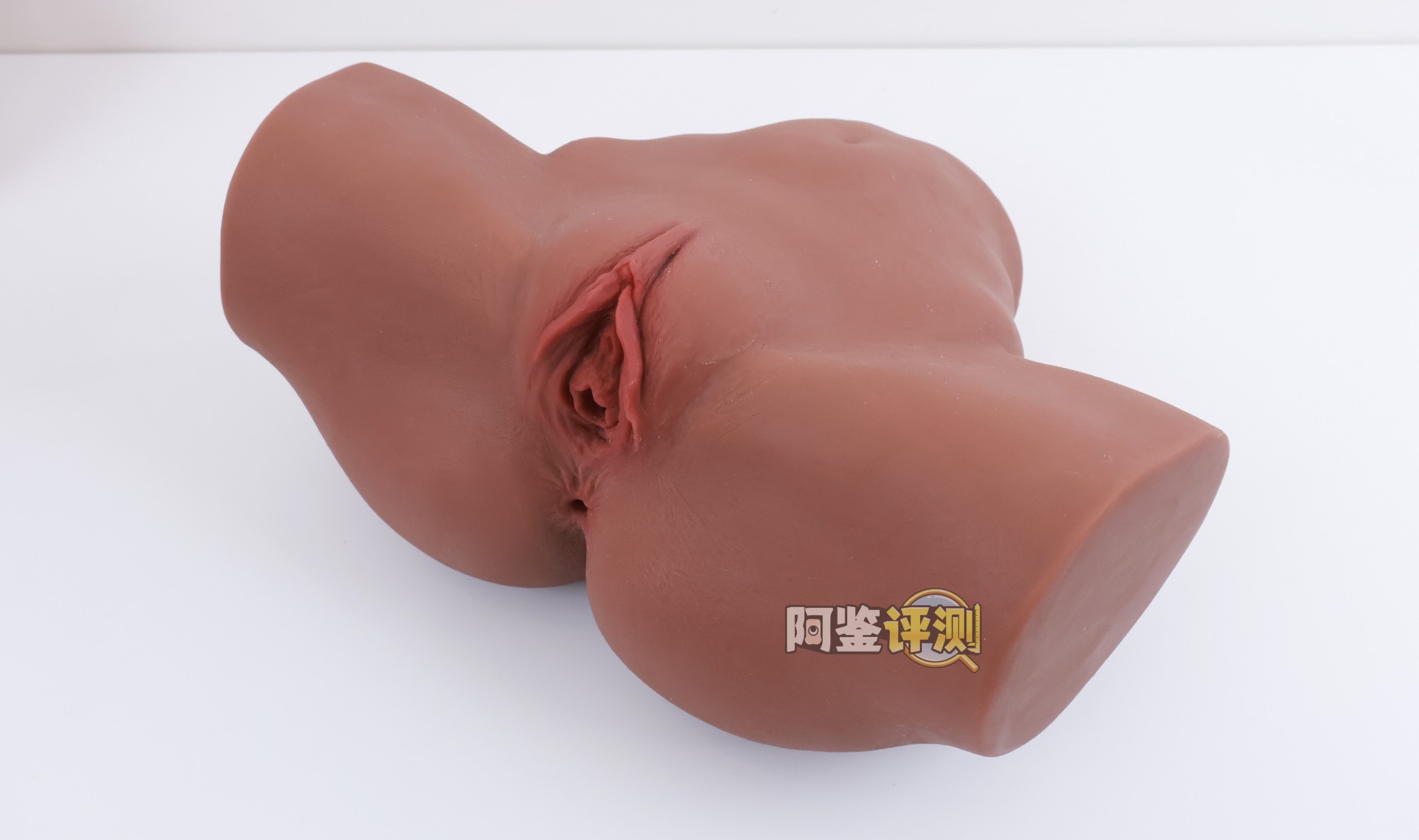 muni——“埃及艳后”评测！一字马开腿型的黑皮小臀模，因为双通道太接近导致末端出现了开裂