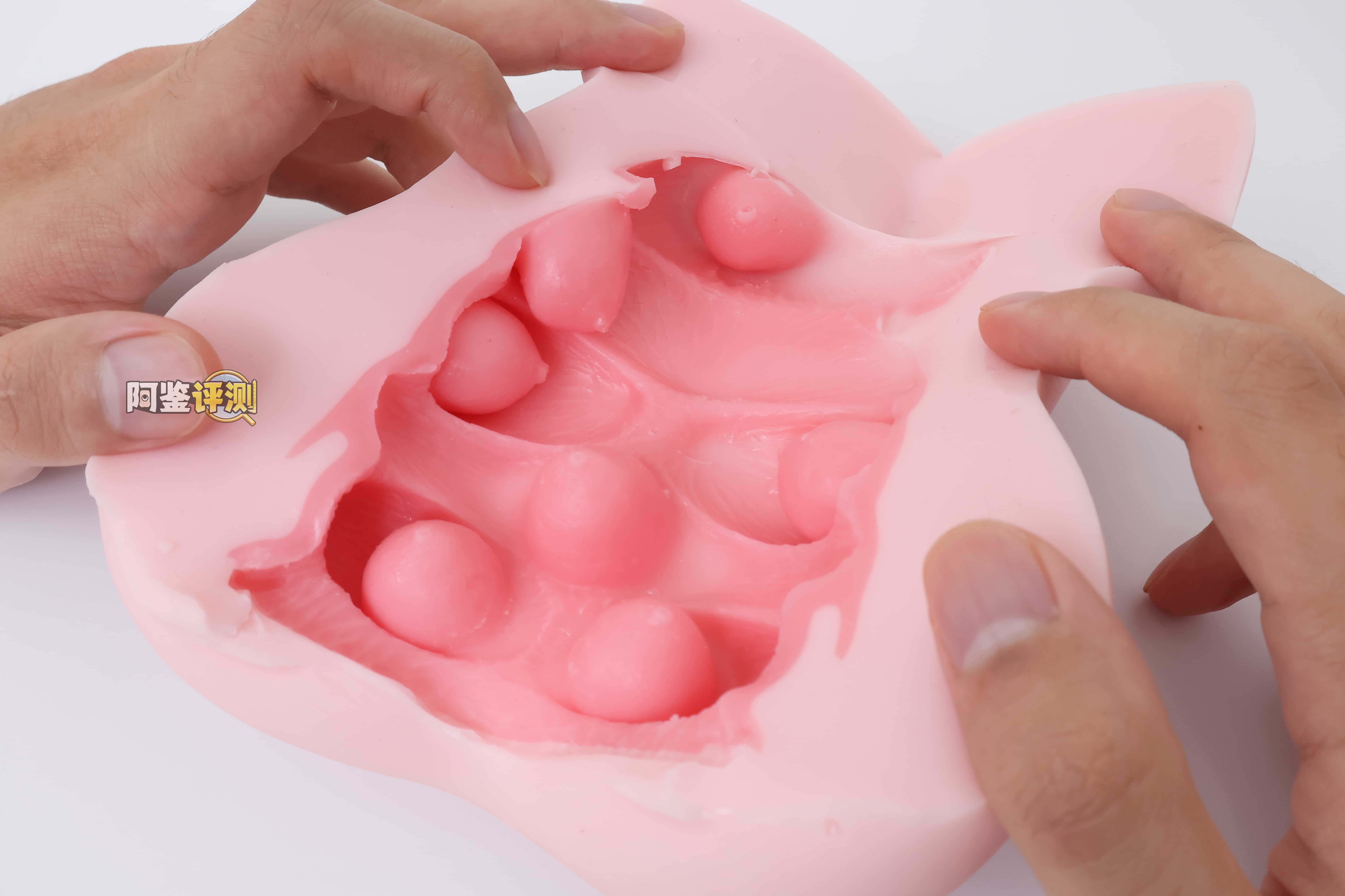 YUU——”乳推神乐”评测!乳交居然要靠通道结构来实现?这设计概念多少是有点搞笑成分在